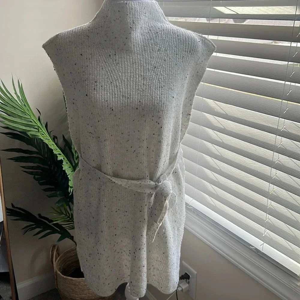 Chloe & Jasmine Poncho Sweater size Large